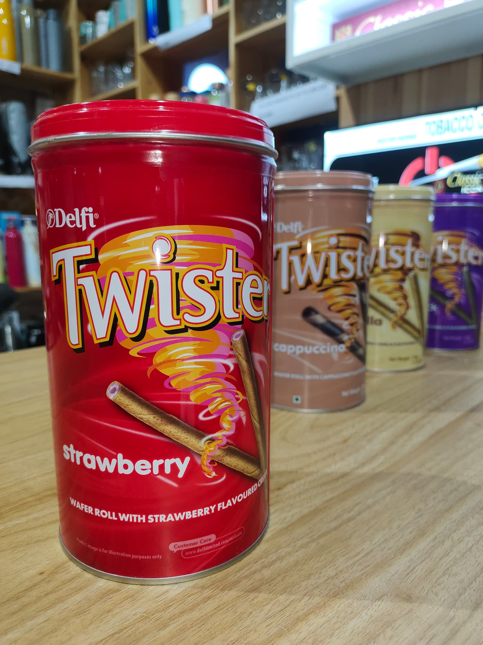 Delfi Twister Wafer Roll – Strawberry (320g) - Popular Grocery Product in Dehradun